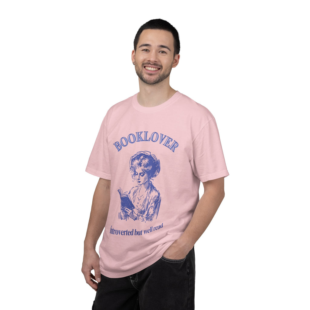 Booklover T-Shirt — "Introverted but well read" Vintage Reader Tee