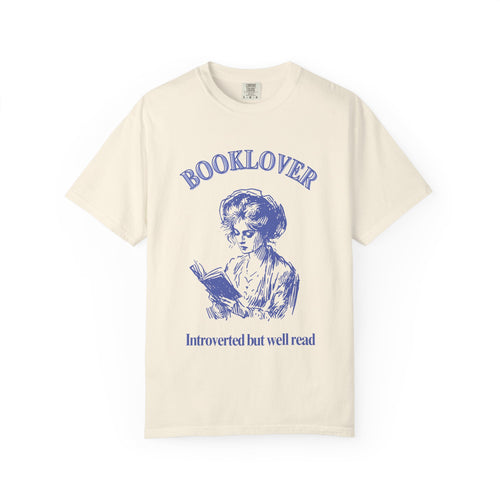 Booklover T-Shirt — "Introverted but well read" Vintage Reader Tee