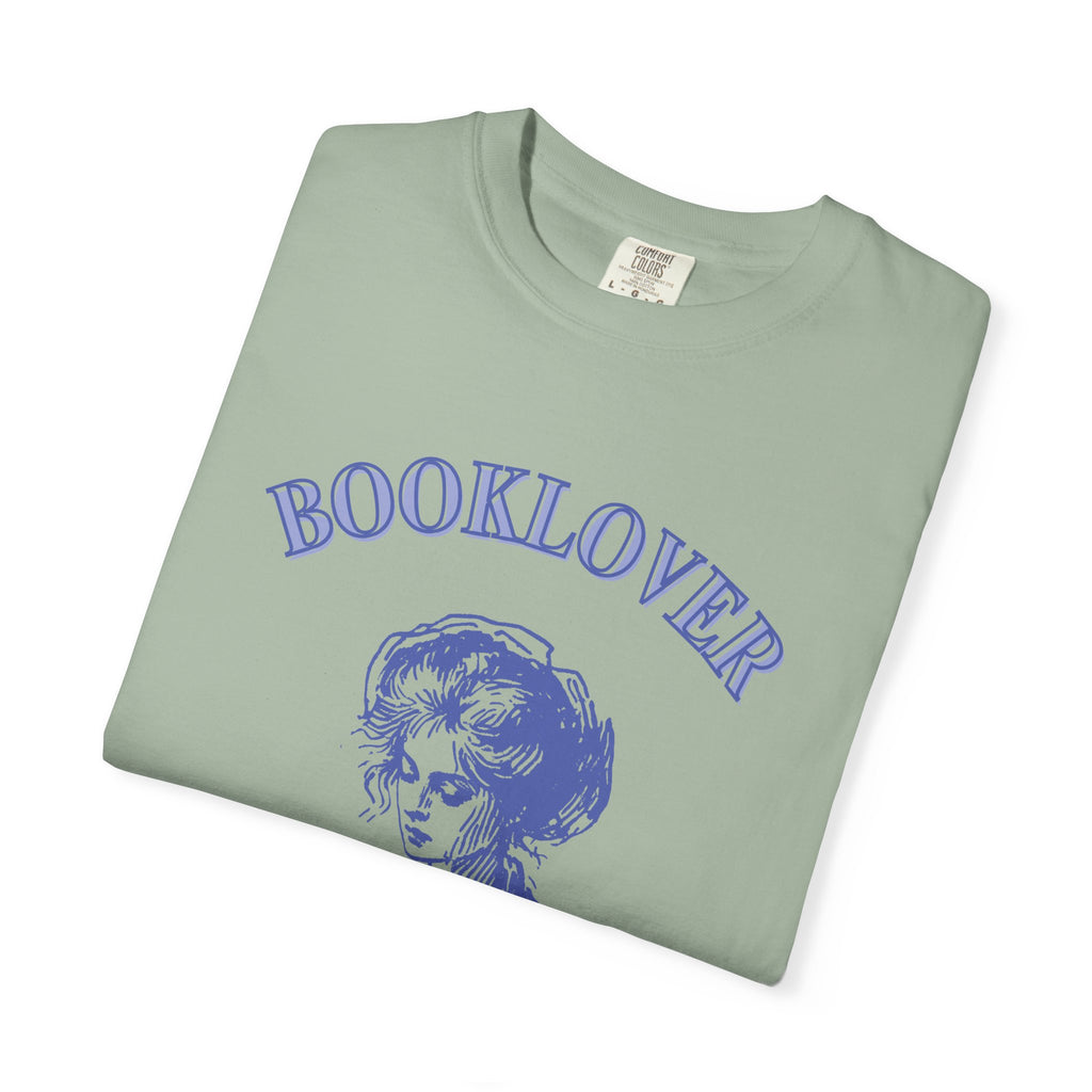 Booklover T-Shirt — "Introverted but well read" Vintage Reader Tee