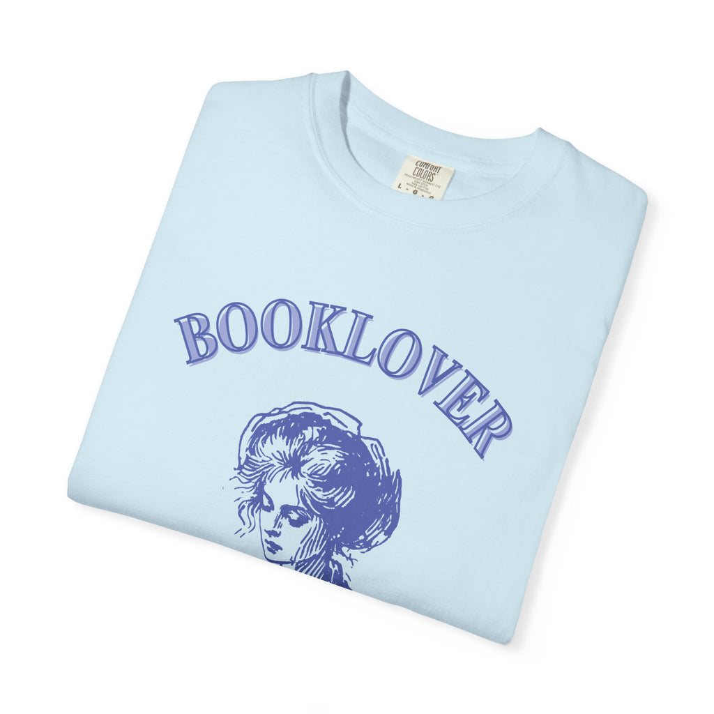 Booklover T-Shirt — "Introverted but well read" Vintage Reader Tee