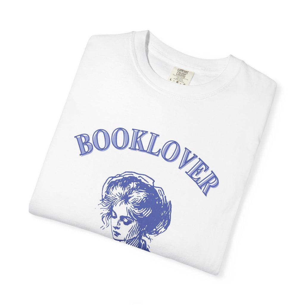 Booklover T-Shirt — "Introverted but well read" Vintage Reader Tee